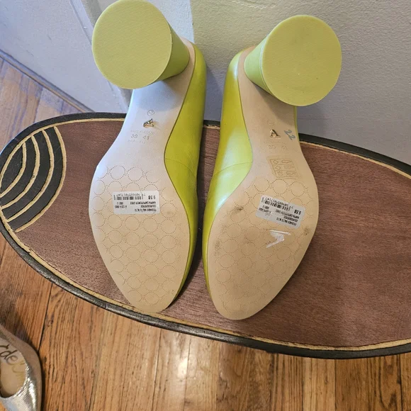 Lime Green Women's Heels - Picture 6 of 6